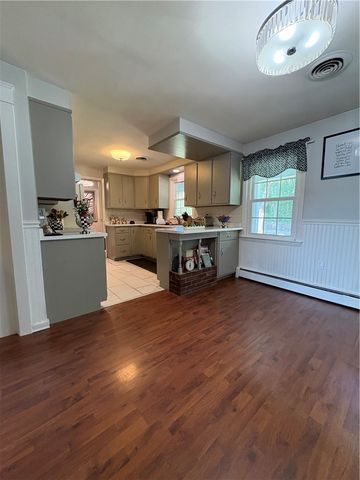 85 Commonwealth Avenue, Warwick, RI 02886