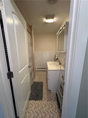 85 Commonwealth Avenue, Warwick, RI 02886