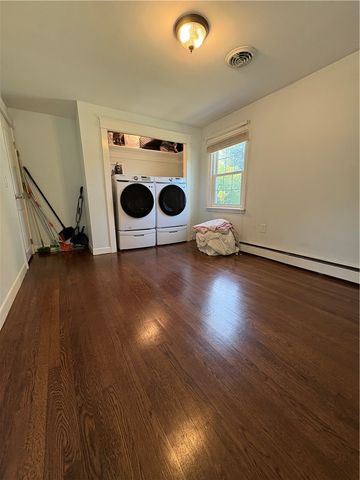 85 Commonwealth Avenue, Warwick, RI 02886
