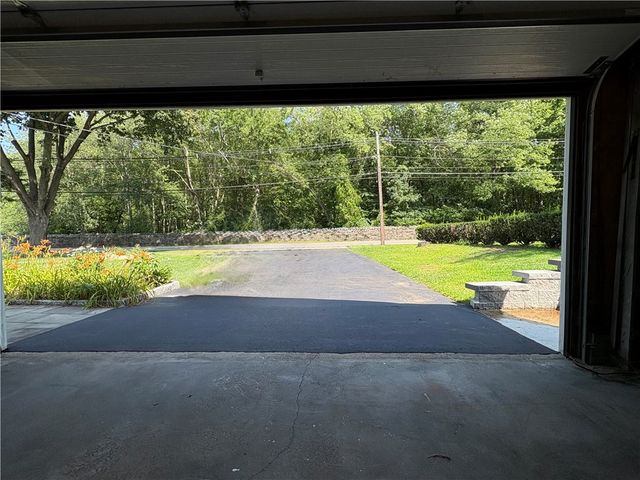 85 Commonwealth Avenue, Warwick, RI 02886