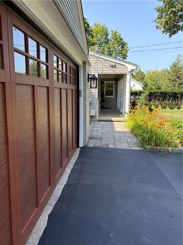 85 Commonwealth Avenue, Warwick, RI 02886