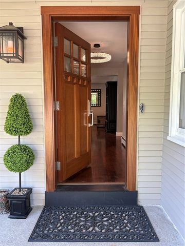 85 Commonwealth Avenue, Warwick, RI 02886