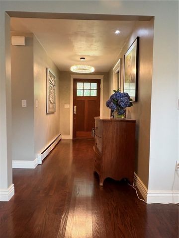 85 Commonwealth Avenue, Warwick, RI 02886