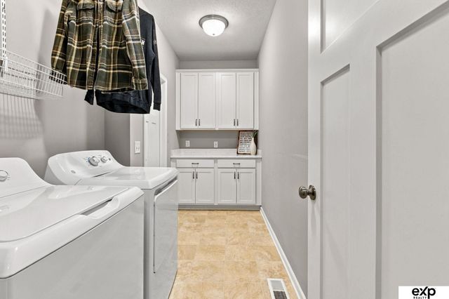 11455 Glenn Street, Papillion, NE 68046