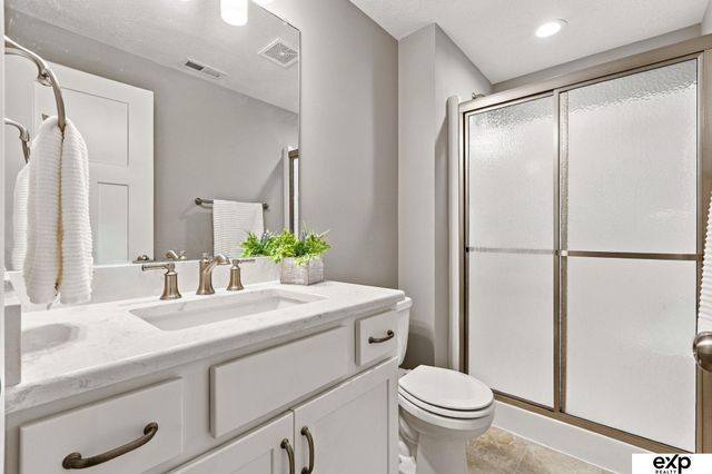 11455 Glenn Street, Papillion, NE 68046