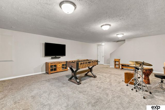 11455 Glenn Street, Papillion, NE 68046