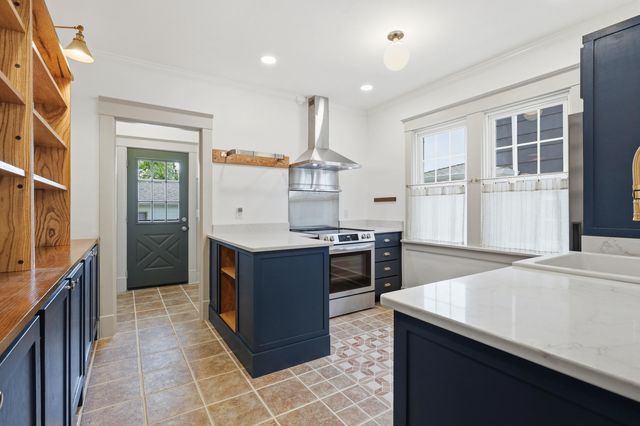 2321 Fulton Avenue, Davenport, IA 52803