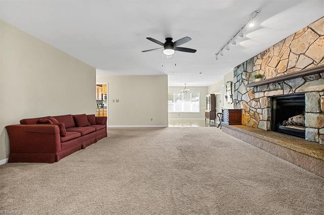 4556 Shattalon Drive, Winston-salem, NC 27106