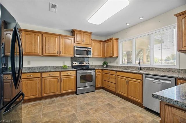 4556 Shattalon Drive, Winston-salem, NC 27106