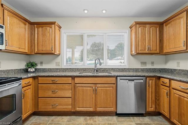4556 Shattalon Drive, Winston-salem, NC 27106