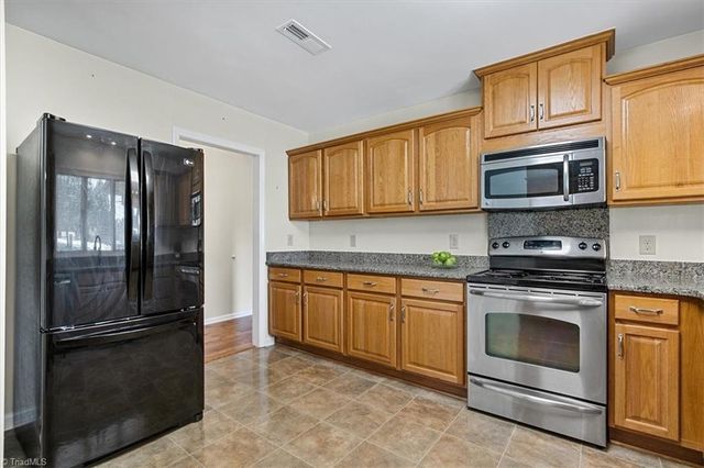 4556 Shattalon Drive, Winston-salem, NC 27106