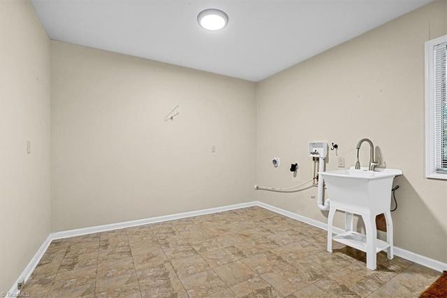 4556 Shattalon Drive, Winston-salem, NC 27106