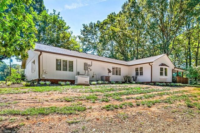 4556 Shattalon Drive, Winston-salem, NC 27106