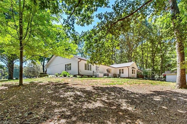 4556 Shattalon Drive, Winston-salem, NC 27106