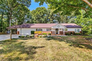 4556 Shattalon Drive, Winston-salem, NC 27106