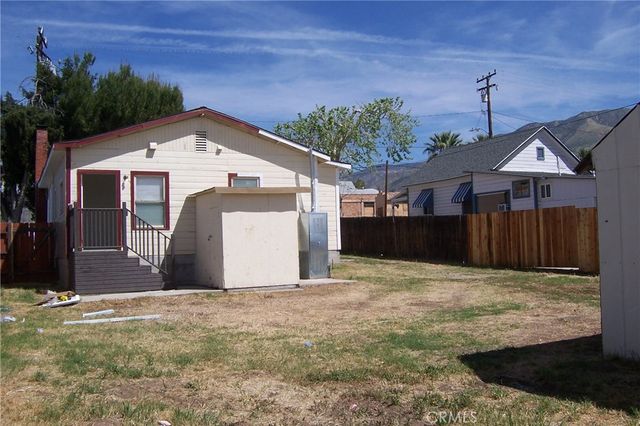 27439 Main, Highland, CA 92346
