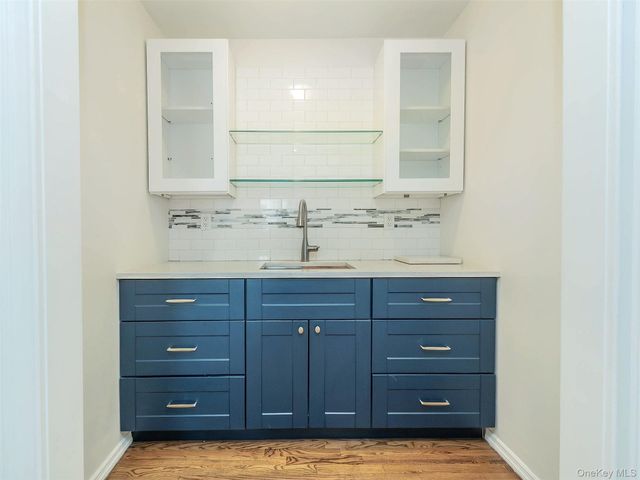 21 Marwood Road N, Port Washington, NY 11050