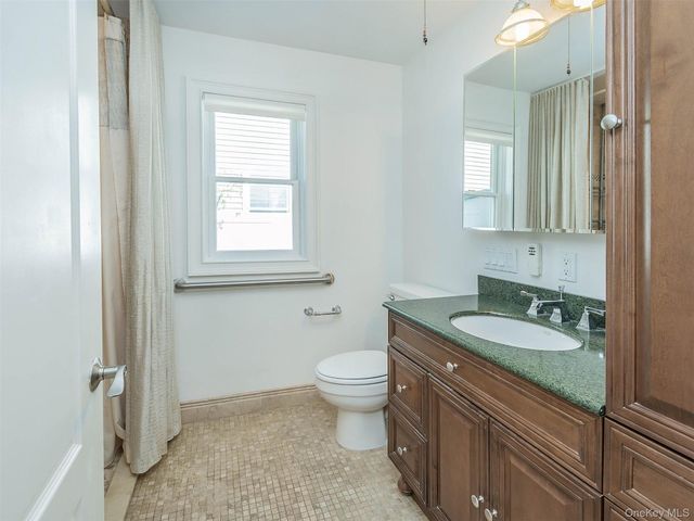 21 Marwood Road N, Port Washington, NY 11050