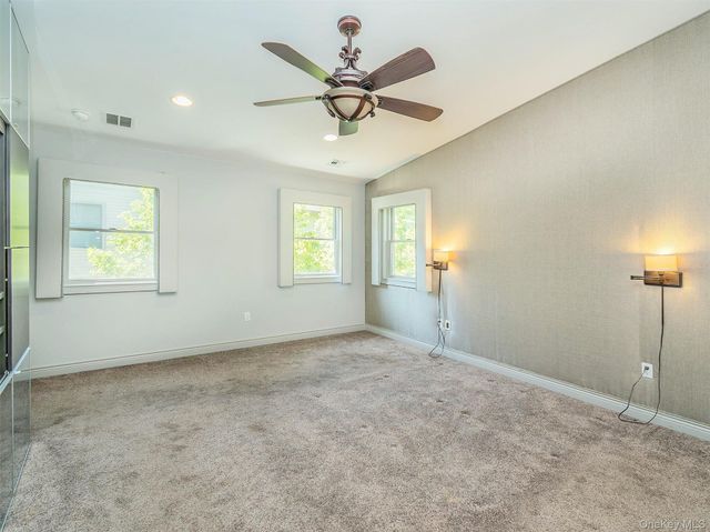 21 Marwood Road N, Port Washington, NY 11050