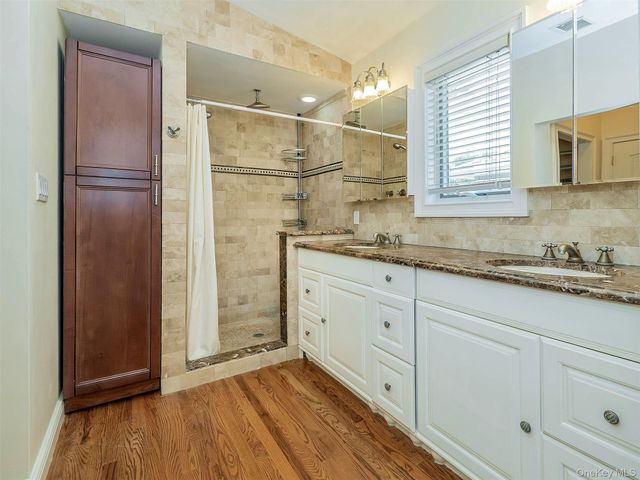 21 Marwood Road N, Port Washington, NY 11050
