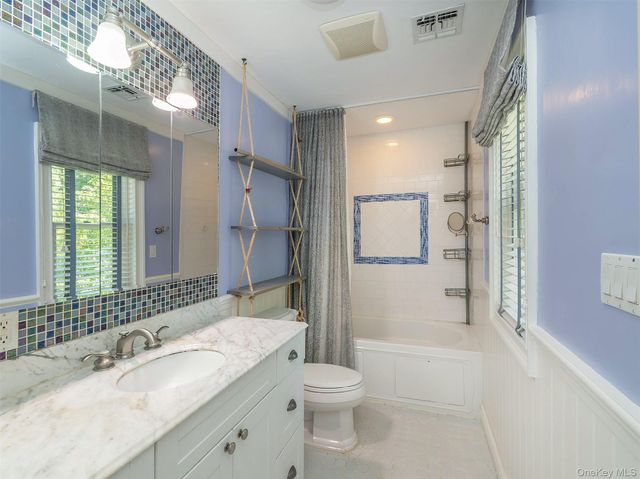 21 Marwood Road N, Port Washington, NY 11050
