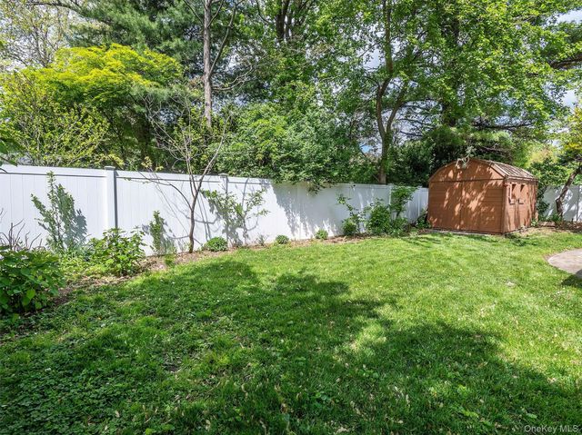 21 Marwood Road N, Port Washington, NY 11050