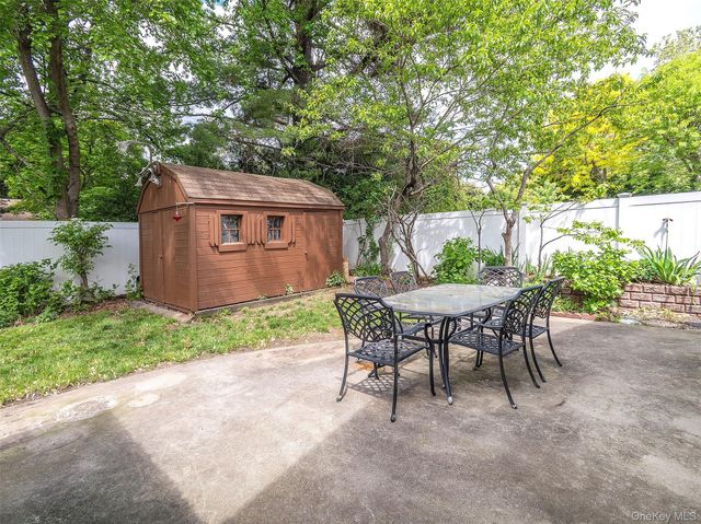 21 Marwood Road N, Port Washington, NY 11050
