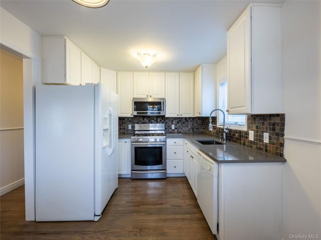 21 Marwood Road N, Port Washington, NY 11050