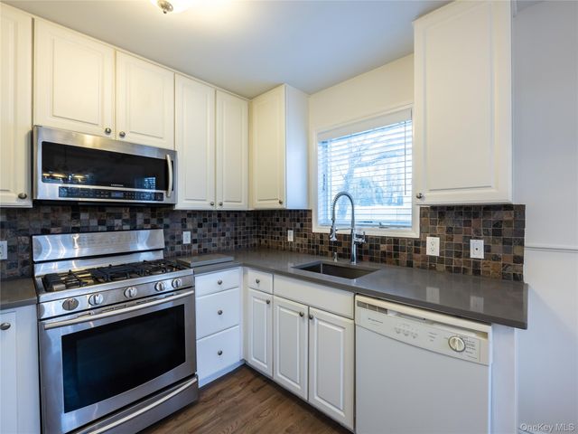 21 Marwood Road N, Port Washington, NY 11050
