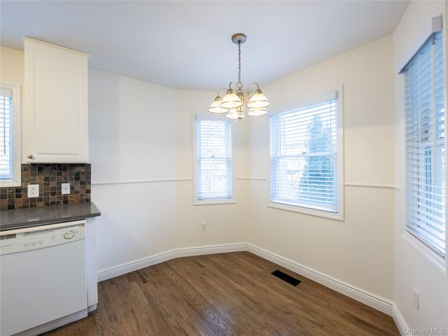 21 Marwood Road N, Port Washington, NY 11050