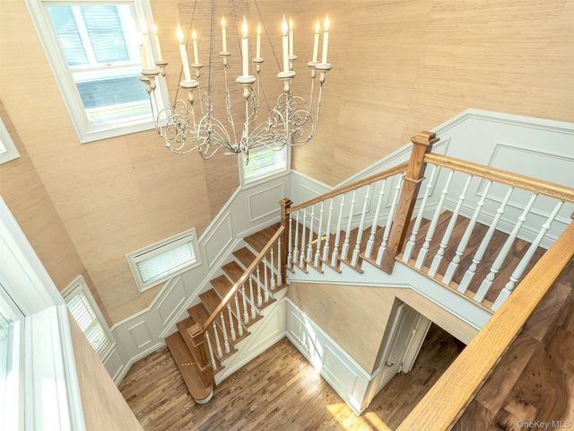 21 Marwood Road N, Port Washington, NY 11050