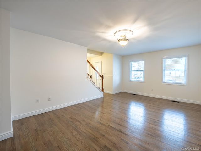 21 Marwood Road N, Port Washington, NY 11050