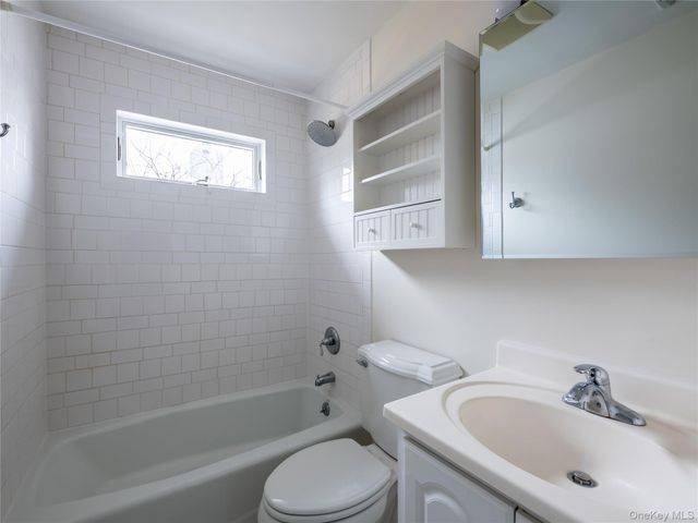 21 Marwood Road N, Port Washington, NY 11050
