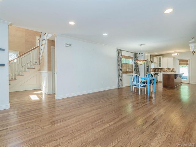 21 Marwood Road N, Port Washington, NY 11050