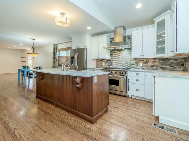21 Marwood Road N, Port Washington, NY 11050