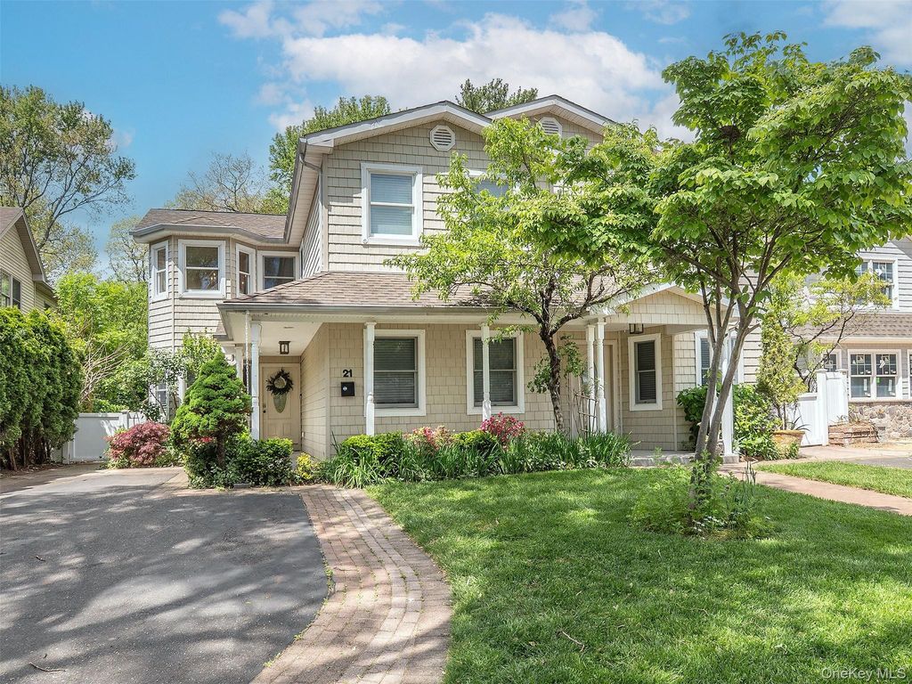 21 Marwood Road N, Port Washington, NY 11050