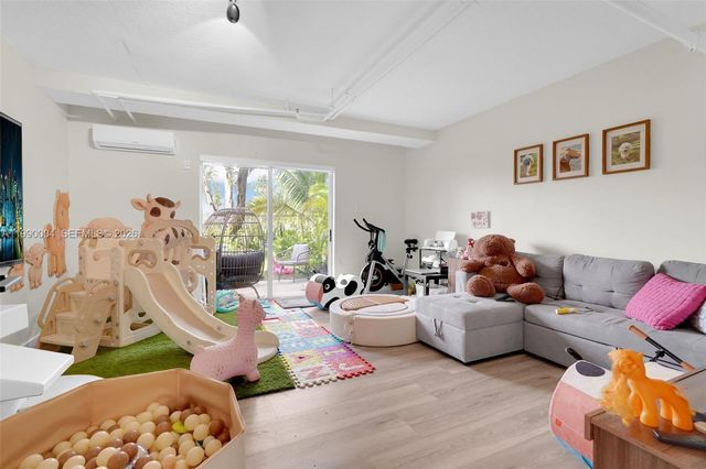 738 NE 90th St 207, Miami, FL 33138