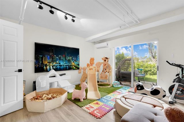 738 NE 90th St 207, Miami, FL 33138