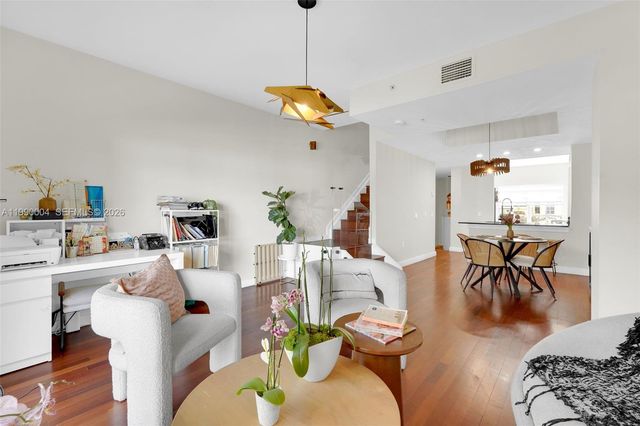 738 NE 90th St 207, Miami, FL 33138