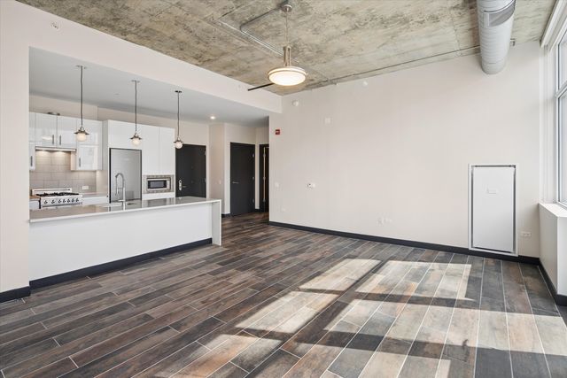 171 N Aberdeen Street 813, Chicago, IL 60607