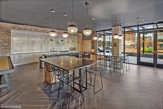 171 N Aberdeen Street 813, Chicago, IL 60607