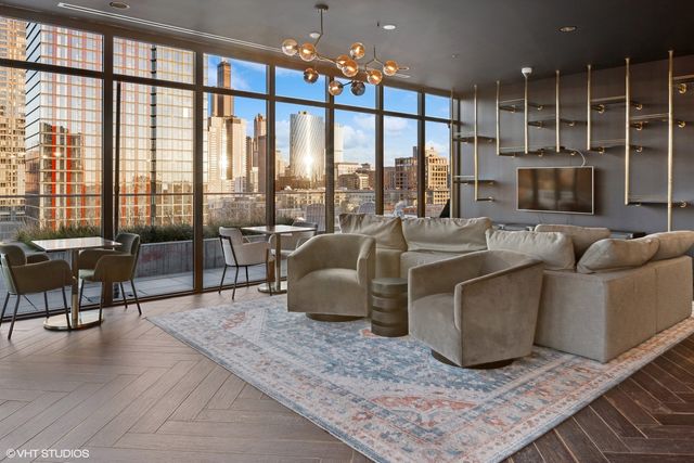 171 N Aberdeen Street 813, Chicago, IL 60607