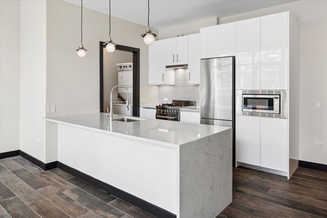 171 N Aberdeen Street 813, Chicago, IL 60607