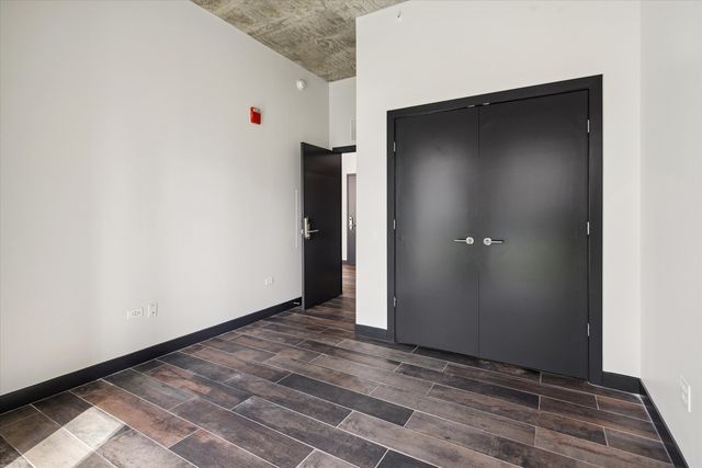 171 N Aberdeen Street 813, Chicago, IL 60607