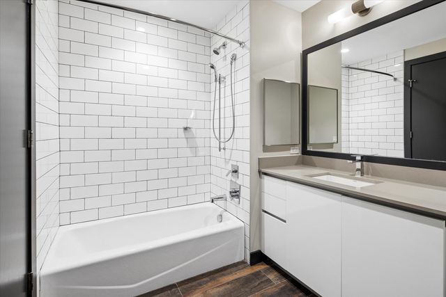 171 N Aberdeen Street 813, Chicago, IL 60607