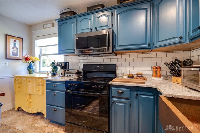 5611 Seybold Road, Brookville, OH 45309