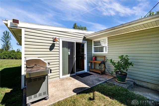 5611 Seybold Road, Brookville, OH 45309