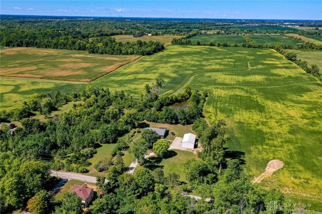 5611 Seybold Road, Brookville, OH 45309