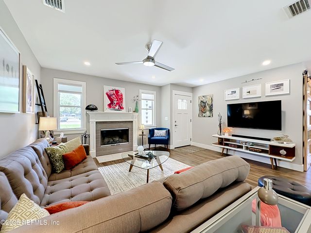 2025 DERRINGER Road, Jacksonville, FL 32225