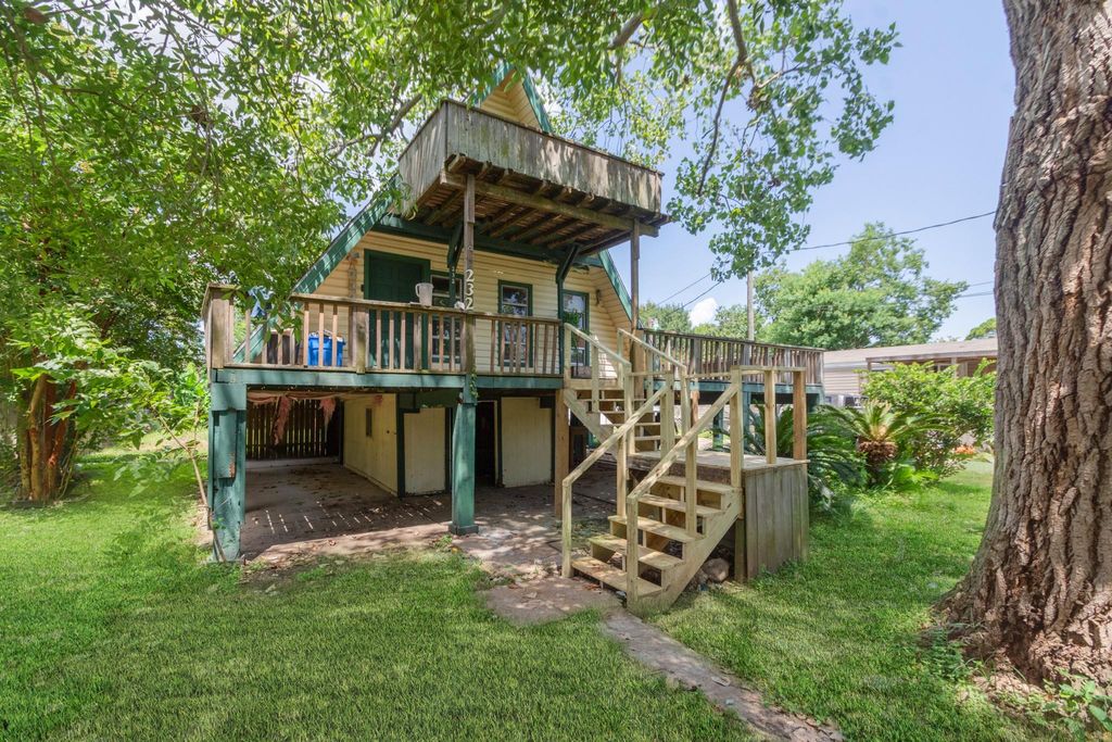232 3rd Street, Dickinson, TX 77539